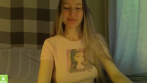 Snapshot of song_to_the_siren chatting on December 11, 10:03 am Mary online show from December 11, 10:03 am