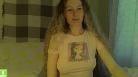 Snapshot of song_to_the_siren chatting on December 12, 10:45 am Mary online show from December 12, 10:45 am