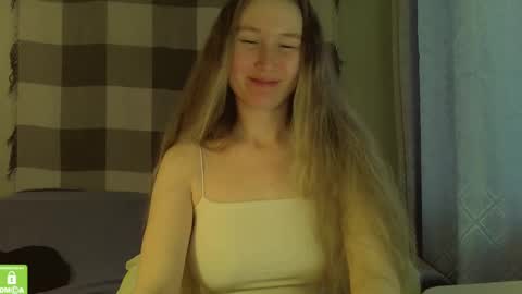 Snapshot of song_to_the_siren chatting on December 14, 11:18 am Mary online show from December 14, 11:18 am