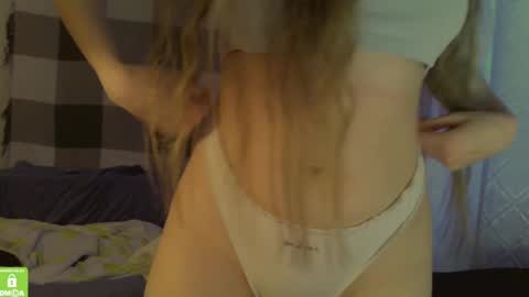 Snapshot of song_to_the_siren chatting on December 17, 10:23 am Mary online show from December 17, 10:23 am