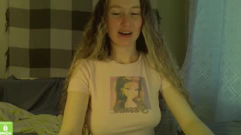 Snapshot of song_to_the_siren chatting on December 20, 10:05 am Mary online show from December 20, 10:05 am