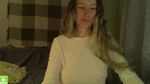 Snapshot of song_to_the_siren chatting on December 20, 1:11 pm Mary online show from December 20, 1:11 pm