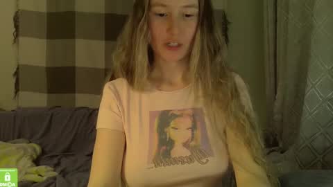 Snapshot of song_to_the_siren chatting on December 21, 3:31 pm Mary online show from December 21, 3:31 pm