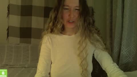 Snapshot of song_to_the_siren chatting on January 10, 7:32 pm Mary online show from January 10, 7:32 pm