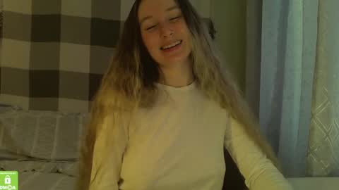 Snapshot of song_to_the_siren chatting on January 11, 11:02 am Mary online show from January 11, 11:02 am