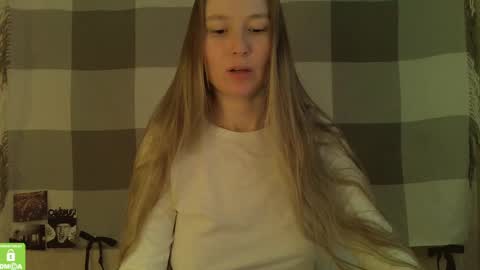 Snapshot of song_to_the_siren chatting on February 3, 11:09 am Mary online show from February 3, 11:09 am