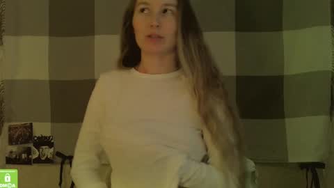 Snapshot of song_to_the_siren chatting on February 9, 11:47 am Mary online show from February 9, 11:47 am