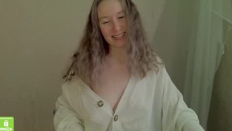 Snapshot of song_to_the_siren chatting on September 13, 10:37 am Mary online show from September 13, 10:37 am