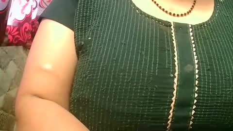 Snapshot of soni88888 chatting on December 6, 6:04 am soni88888 online show from December 6, 6:04 am