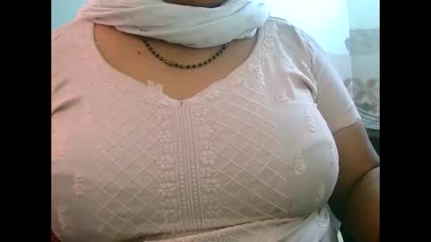 Snapshot of soni88888 chatting on December 8, 5:18 am soni88888 online show from December 8, 5:18 am