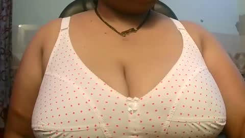 Snapshot of soni88888 chatting on December 16, 6:43 am soni88888 online show from December 16, 6:43 am