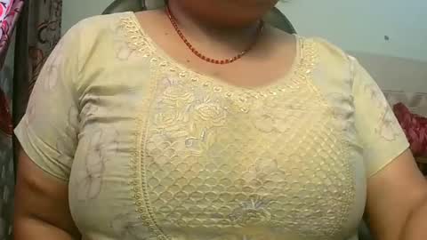 Snapshot of soni88888 chatting on February 19, 10:34 am soni88888 online show from February 19, 10:34 am