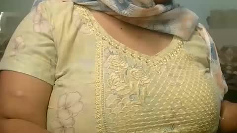 Snapshot of soni88888 chatting on March 9, 7:56 am soni88888 online show from March 9, 7:56 am