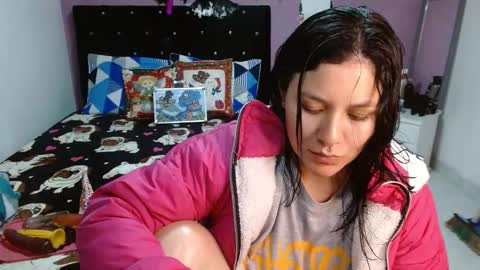 sonialatin69 online show from December 17, 6:45 am