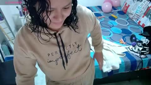 sonialatin69 online show from April 15, 12:23 pm