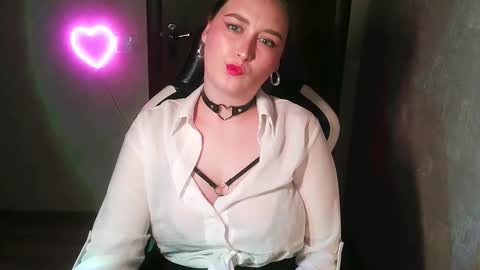 Snapshot of sonibear chatting on September 18, 10:45 pm OksiFels online show from September 18, 10:45 pm