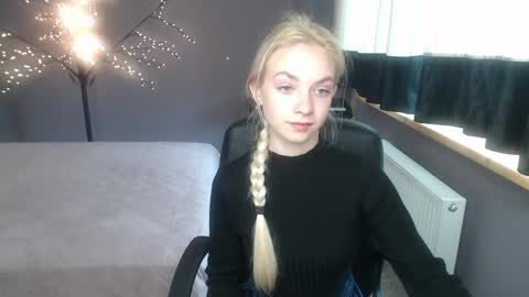 Snapshot of sonnysofia chatting on April 22, 5:32 am Sonya online show from April 22, 5:32 am