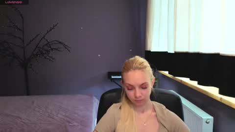 Snapshot of sonnysofia chatting on May 12, 5:59 am Sonya online show from May 12, 5:59 am