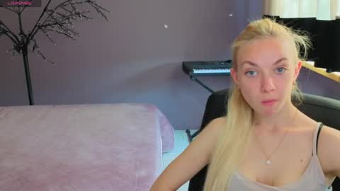 Snapshot of sonnysofia chatting on May 18, 5:46 am Sonya online show from May 18, 5:46 am