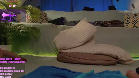 Snapshot of sonya_keller chatting on October 18, 8:20 pm Sonya online show from October 18, 8:20 pm