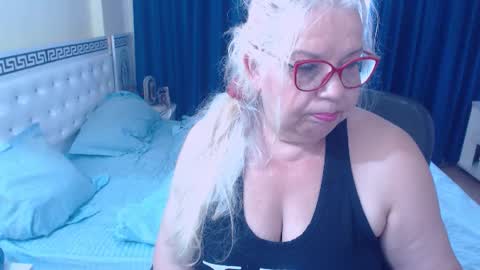 Snapshot of sonyamilf chatting on June 12, 11:53 am Sonya online show from June 12, 11:53 am