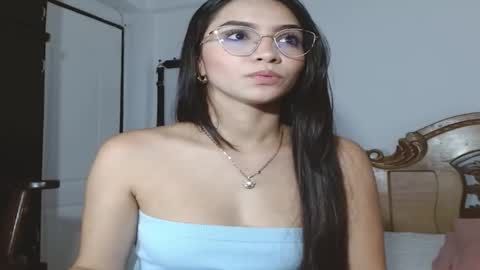 Snapshot of sophi_brownss chatting on October 27, 6:06 am Sophi online show from October 27, 6:06 am