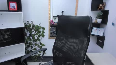 Snapshot of sophi_hardd chatting on February 6, 1:58 pm sophi_hardd online show from February 6, 1:58 pm