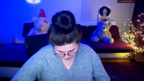 sophia__olsen online show from December 4, 9:51 am