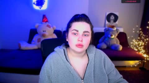 sophia__olsen online show from December 8, 9:35 am