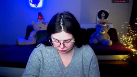 sophia__olsen online show from December 10, 6:11 am