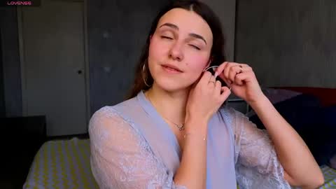 Snapshot of sophia_euphoria chatting on May 4, 7:37 am Sophia online show from May 4, 7:37 am