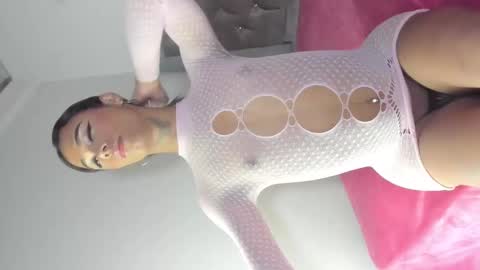 sophia_horny19 online show from October 25, 6:43 am