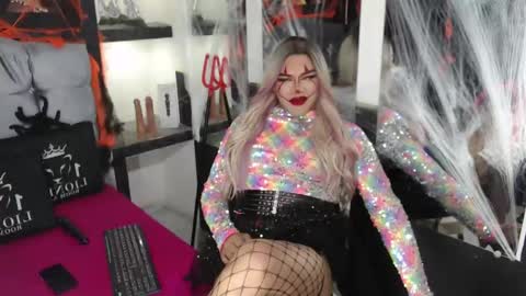 sophia_hott01 online show from October 31, 5:14 pm