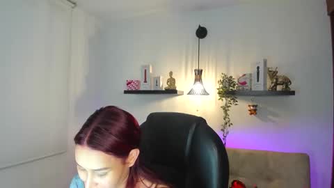 sophia_miller4 online show from April 9, 11:54 pm