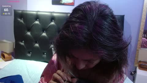 Snapshot of sophia_ny chatting on December 20, 2:30 am SOPHIA online show from December 20, 2:30 am