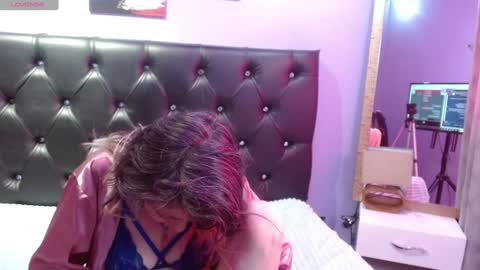 Snapshot of sophia_ny chatting on December 22, 3:44 pm SOPHIA online show from December 22, 3:44 pm