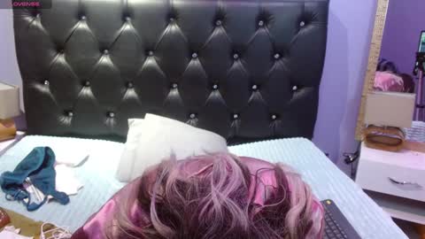 Snapshot of sophia_ny chatting on December 27, 2:04 am SOPHIA online show from December 27, 2:04 am