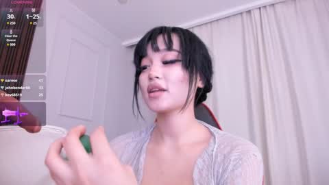 QUEEN OF SQUIRT online show from December 18, 7:30 pm