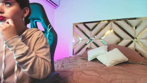 sophia_velvett online show from April 14, 12:00 pm