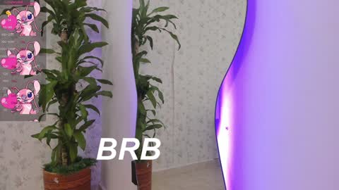 Snapshot of sophia_walkett chatting on December 4, 6:17 pm Michelle online show from December 4, 6:17 pm