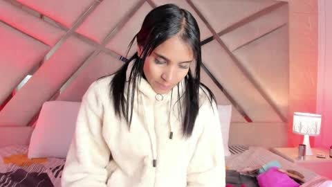 Sophia Paris online show from April 9, 2:33 am