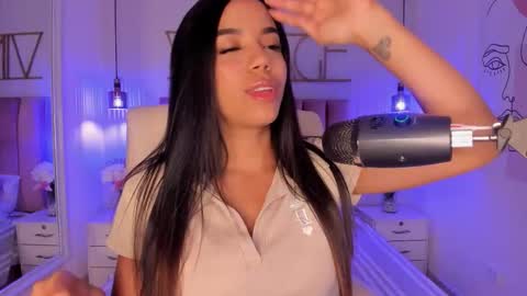 Sophie Hill  online show from November 7, 8:20 pm