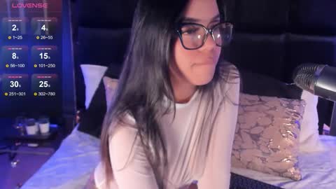 Sophie Hill  online show from November 21, 8:40 pm