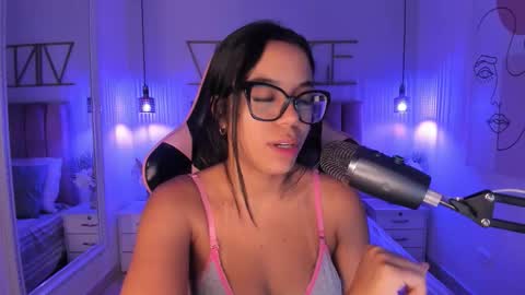 Sophie Hill  online show from November 28, 8:00 pm