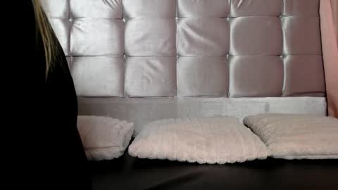 SophiaLee online show from April 12, 12:15 am