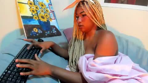 Sophie online show from May 8, 8:19 am