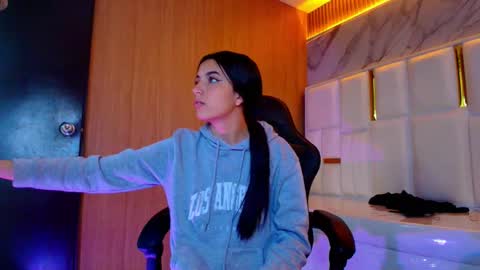 Snapshot of sophiadoll_tf chatting on October 29, 8:43 pm sophiadoll_tf online show from October 29, 8:43 pm