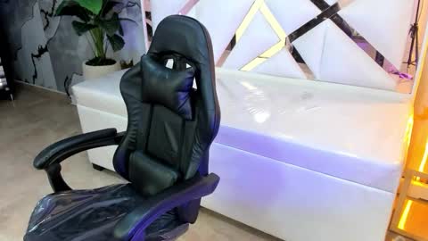 Snapshot of sophiadoll_tf chatting on December 1, 8:03 pm sophiadoll_tf online show from December 1, 8:03 pm