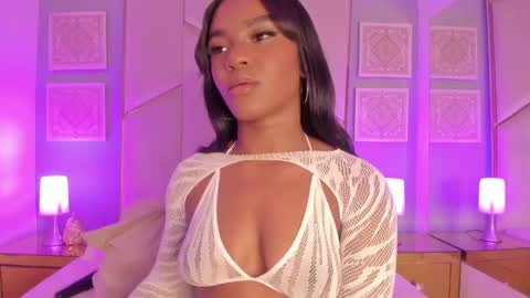 SophiaSmiths online show from January 5, 9:05 am