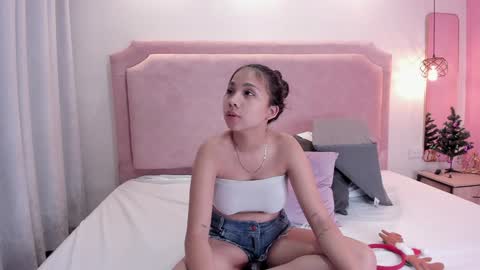 SOPHIA online show from December 19, 1:29 pm